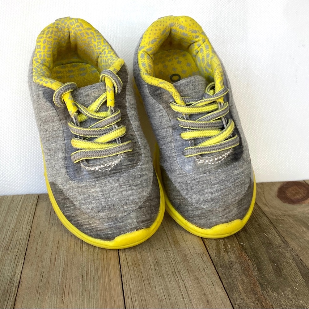 OshKosh Sneakers Gray and Yellow - Picture 2 of 6